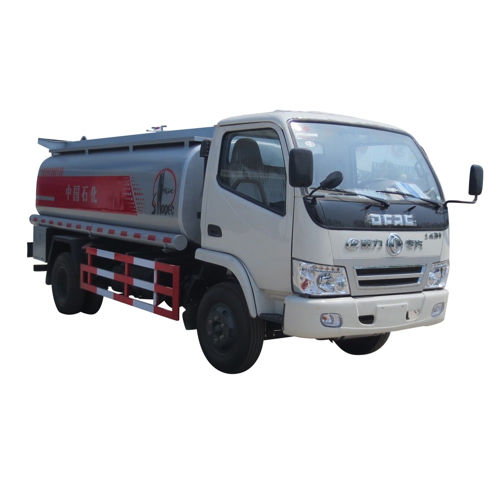 東風5000リットルオイルトラック